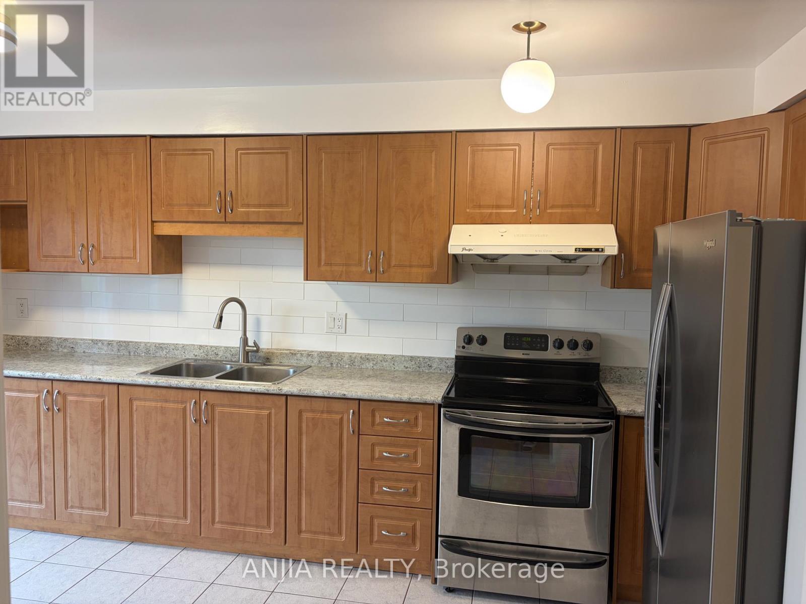 21 Tangmere Crescent — photo 8
