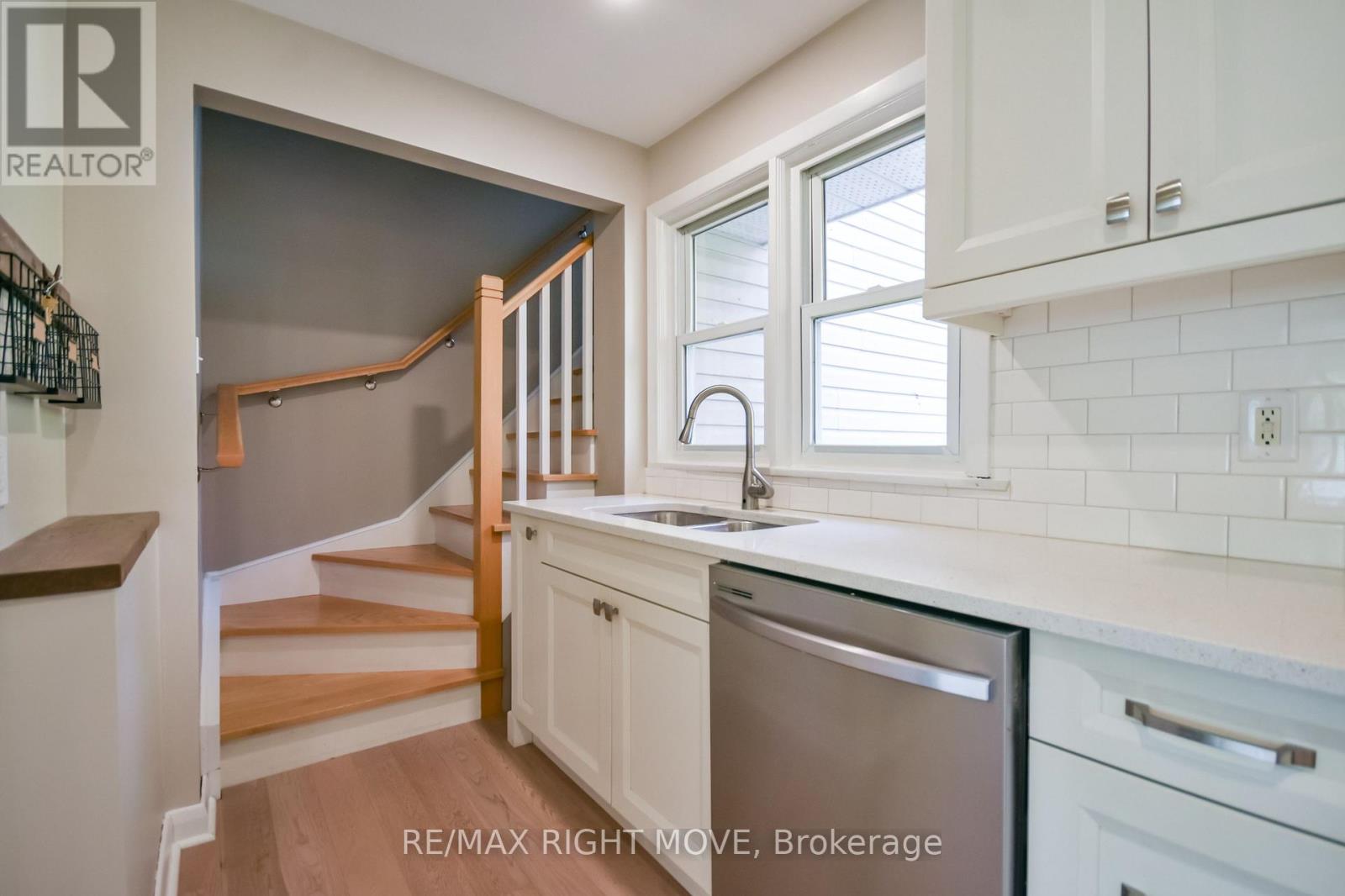 10 Letitia Street, Barrie, ON photo 10