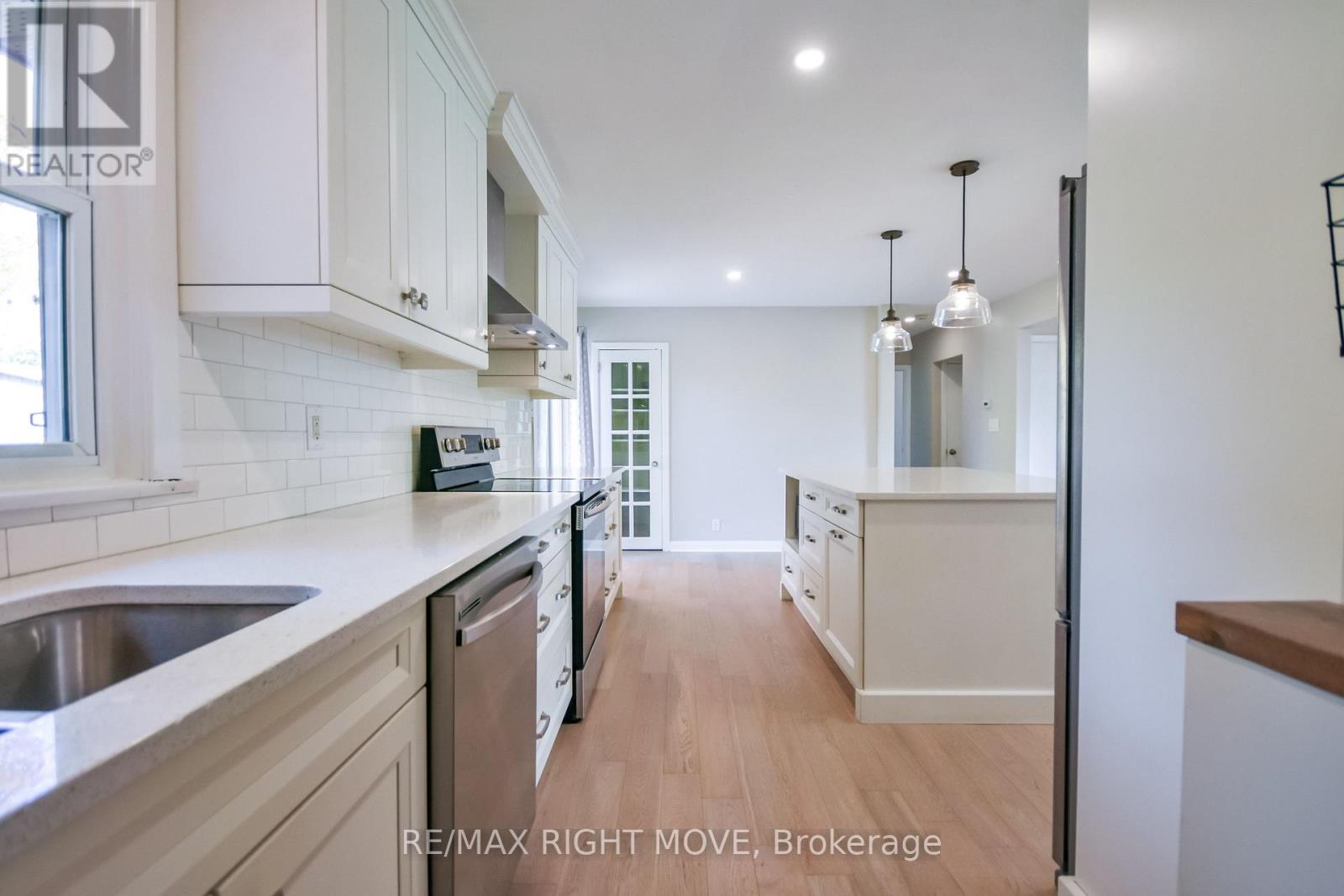 10 Letitia Street, Barrie, ON photo 11