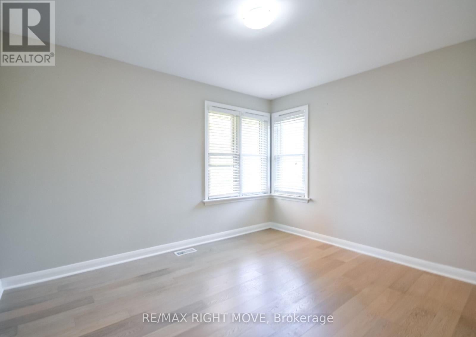 10 Letitia Street, Barrie, ON photo 15