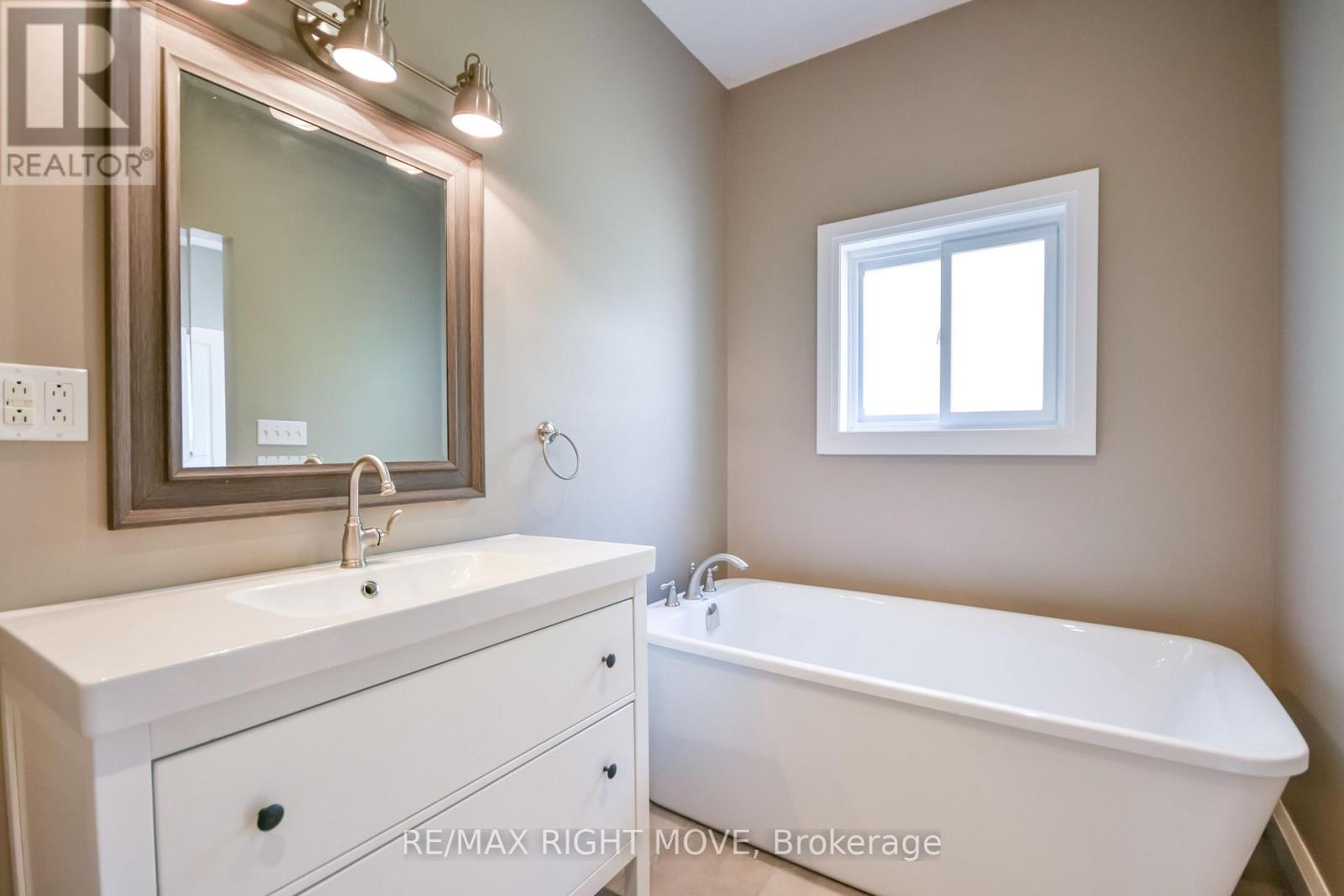 10 Letitia Street, Barrie, ON photo 25