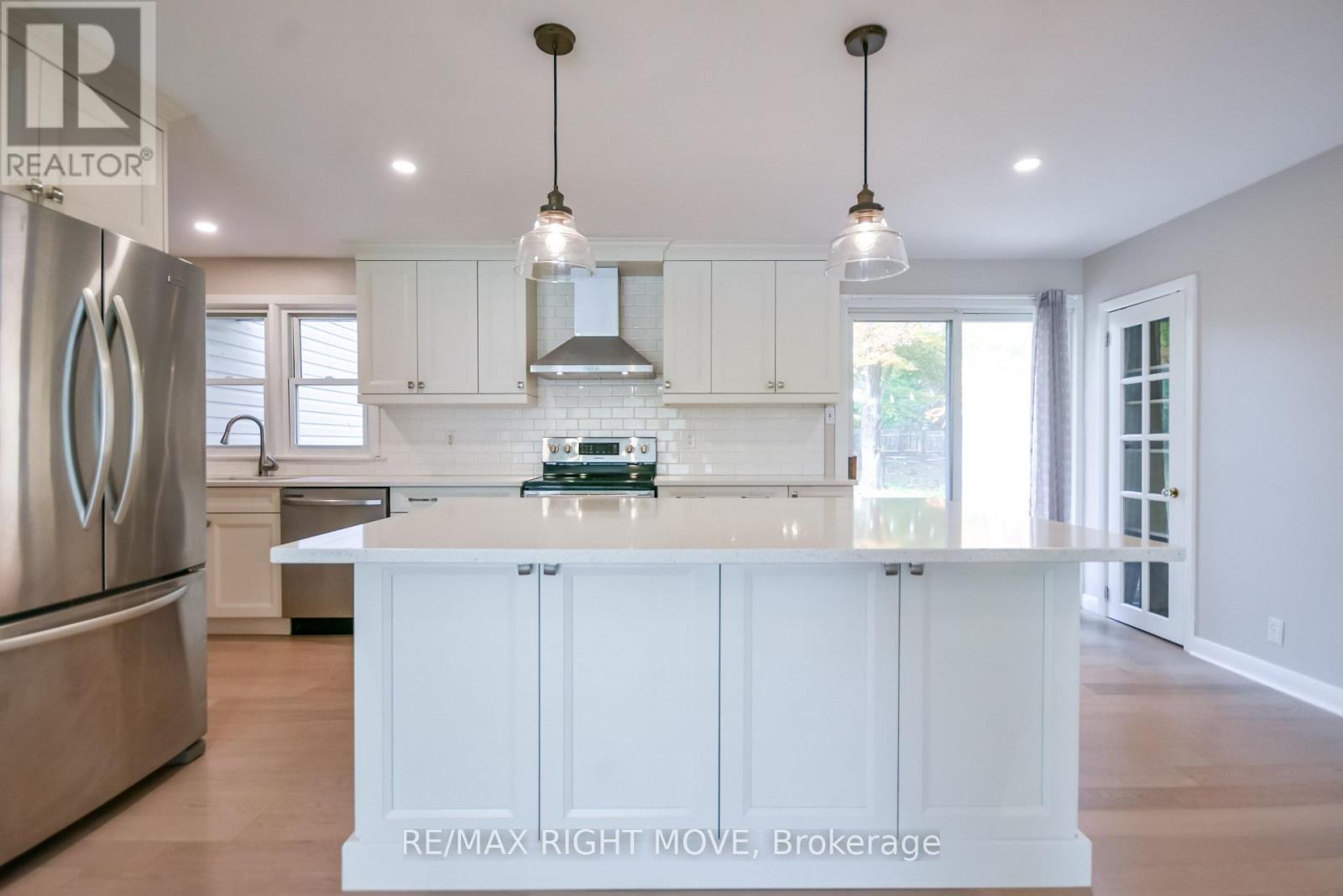 10 Letitia Street, Barrie, ON photo 8