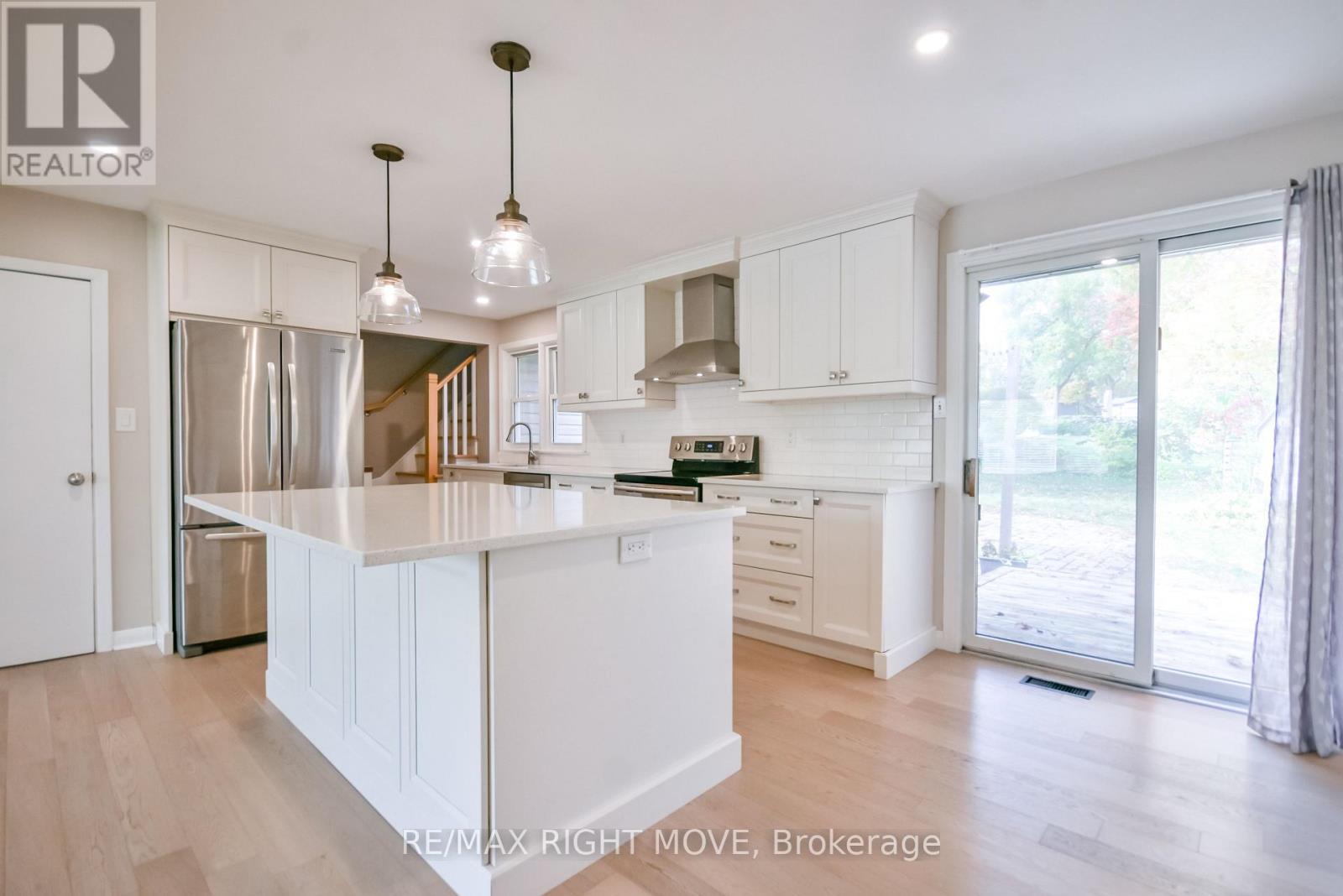 10 Letitia Street, Barrie, ON photo 9