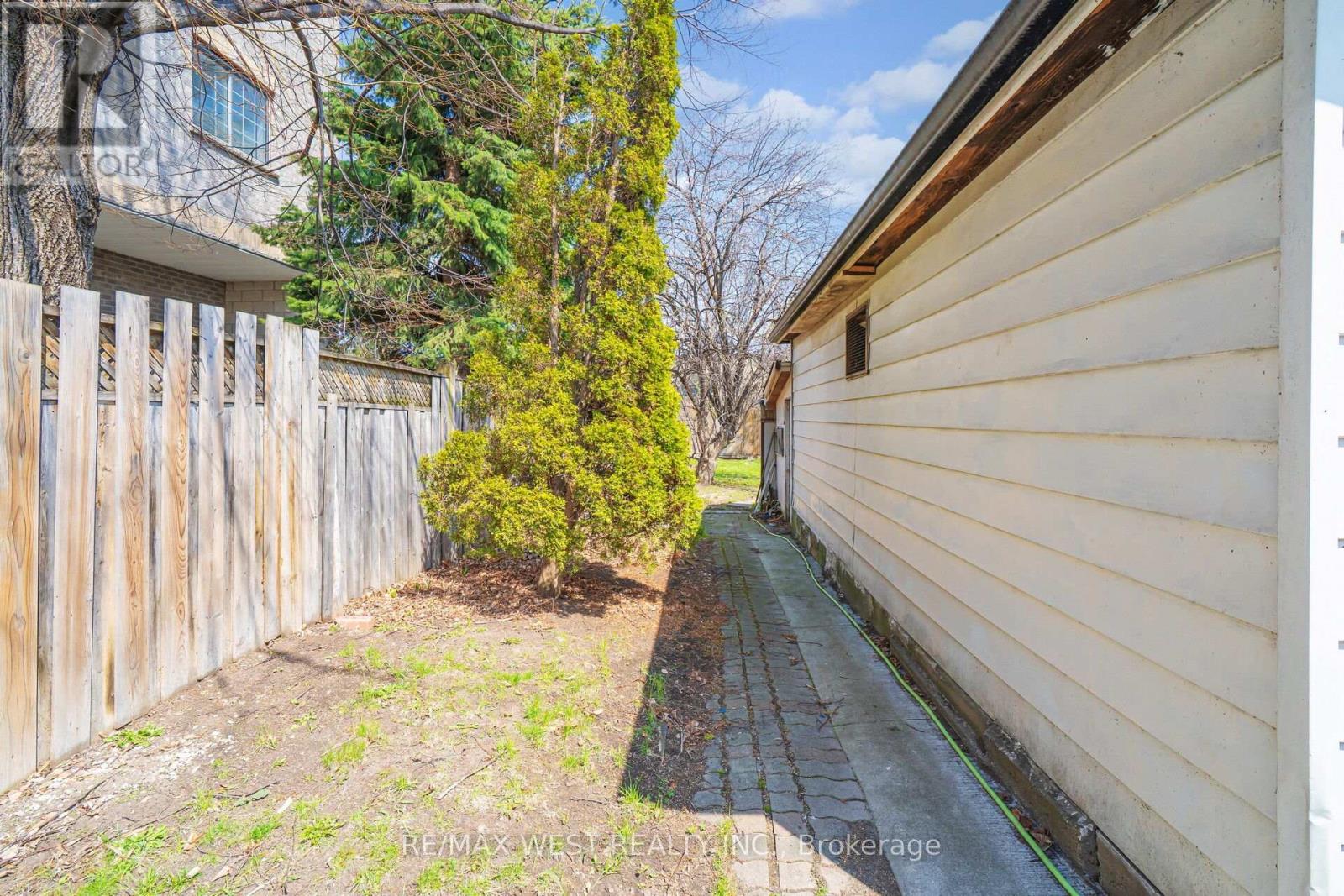 371 Royal York Road, Toronto, ON photo 16