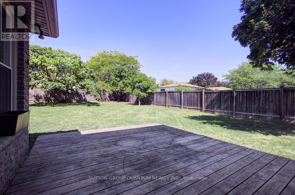 462 Withnell Crescent — photo 27