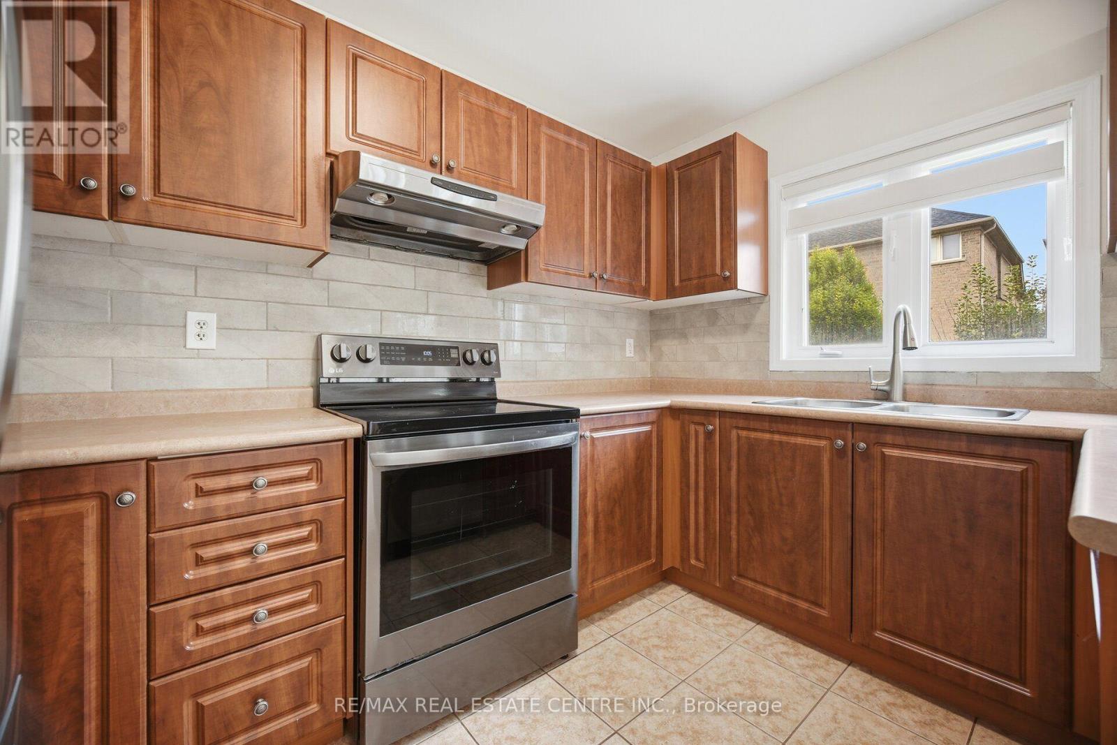 668 Caldwell Crescent — photo 10