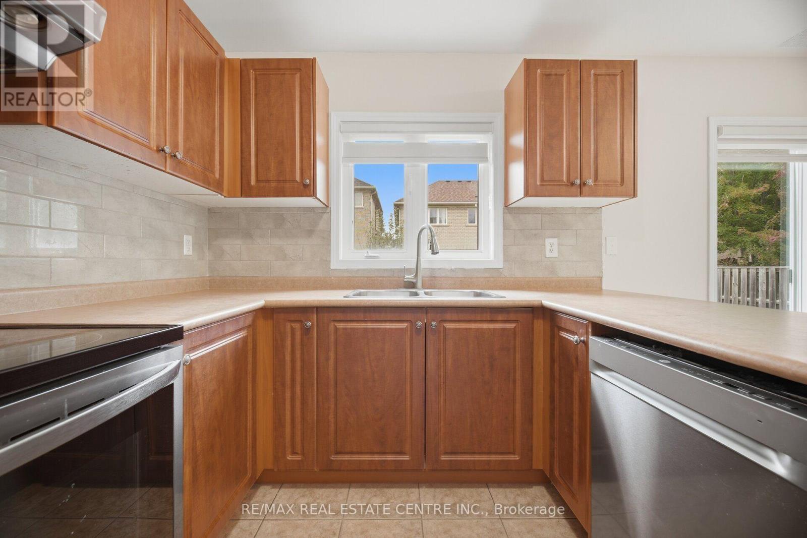 668 Caldwell Crescent — photo 11