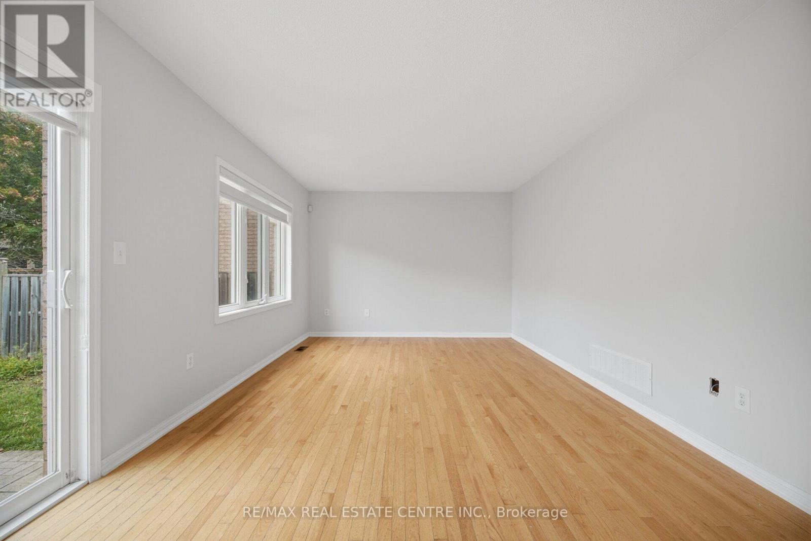 668 Caldwell Crescent — photo 15