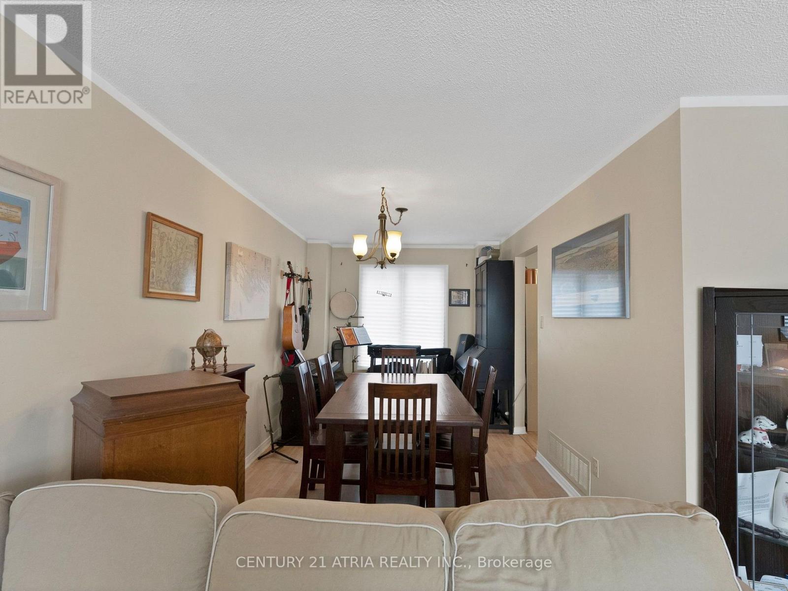 20 LAKEVIEW COURT - 3