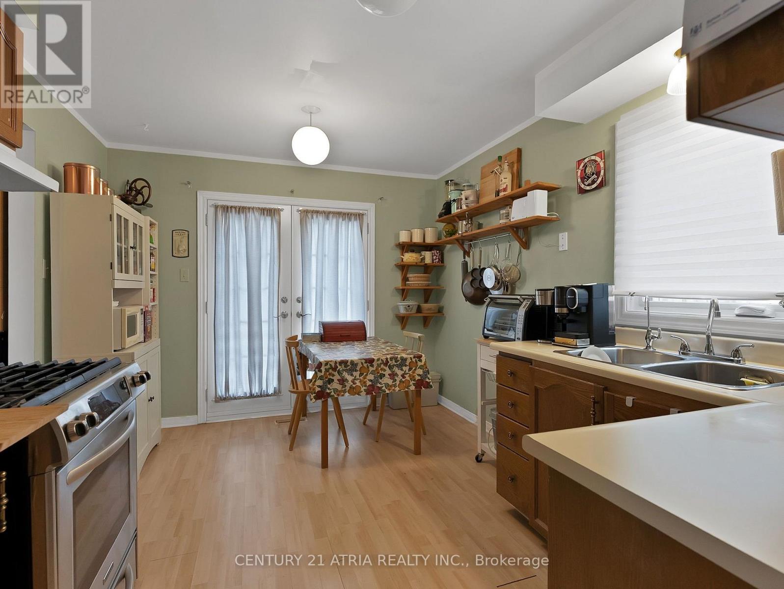 20 LAKEVIEW COURT - 4