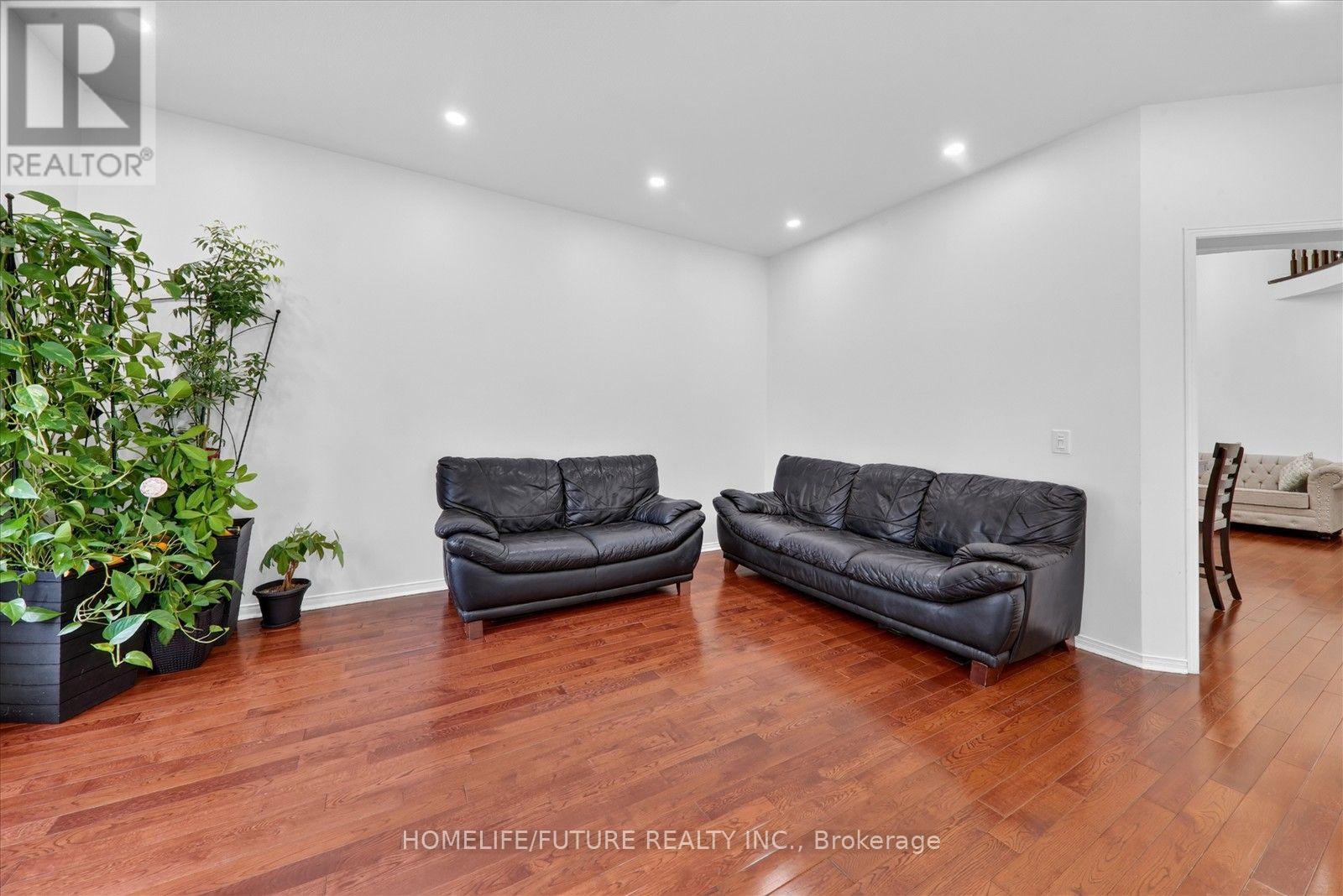 7236 VILLAGE WALK - 12