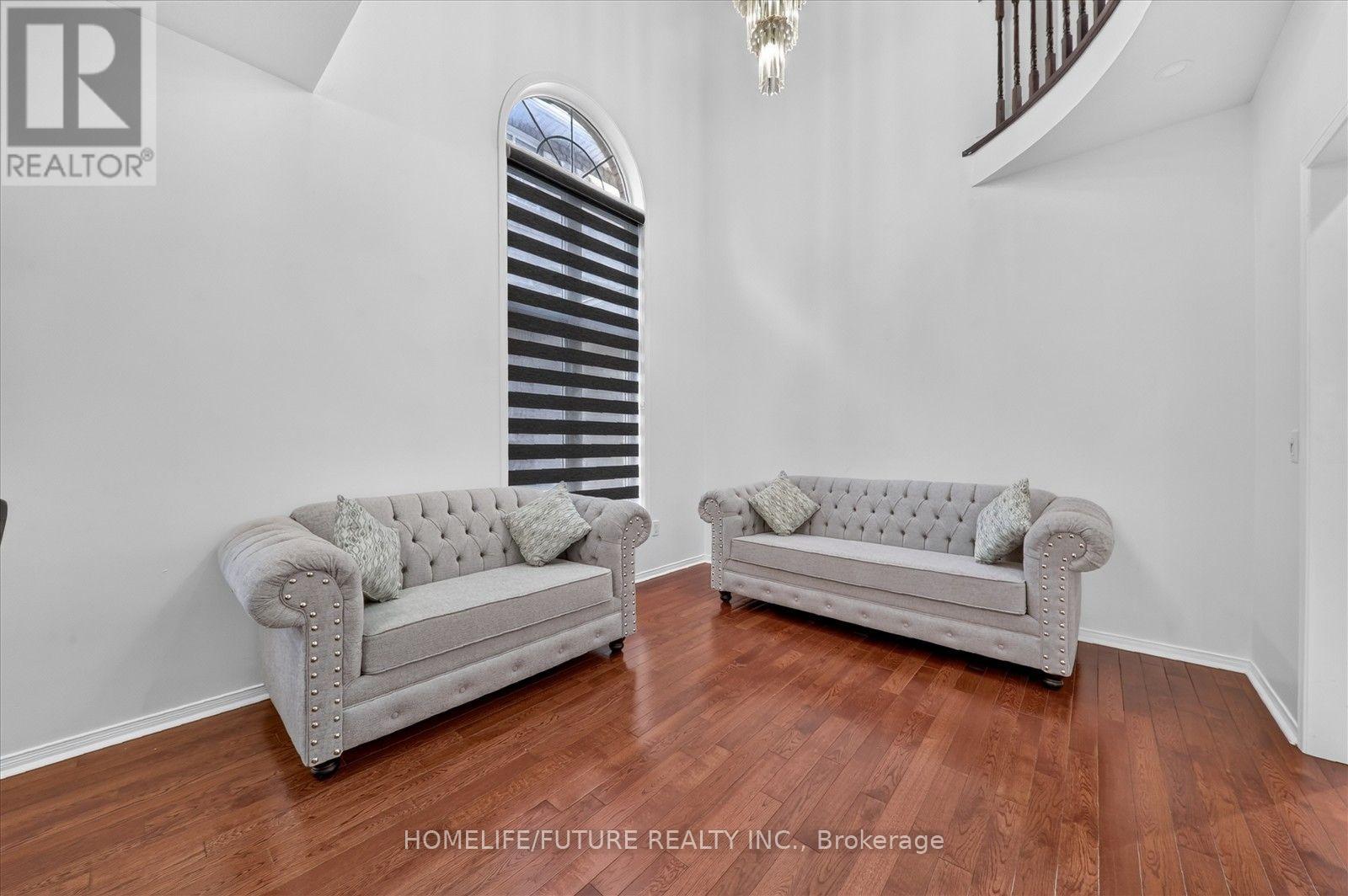 7236 VILLAGE WALK - 7
