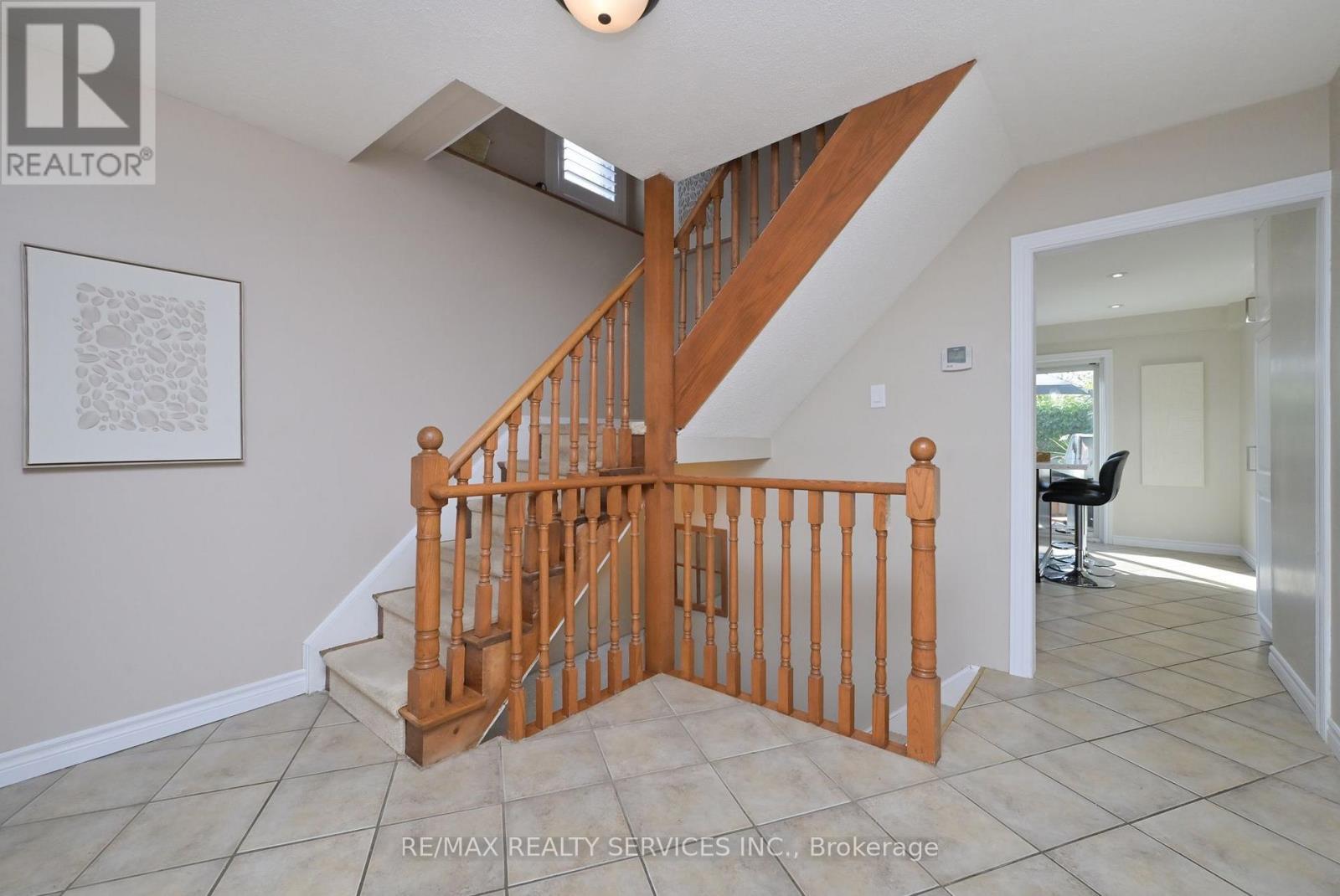 10 Danesbury Crescent, Brampton, ON photo 13