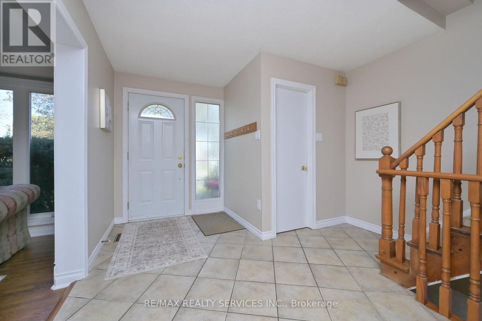 10 Danesbury Crescent, Brampton, ON photo 3