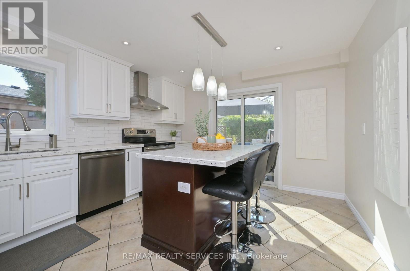 10 Danesbury Crescent, Brampton, ON photo 5