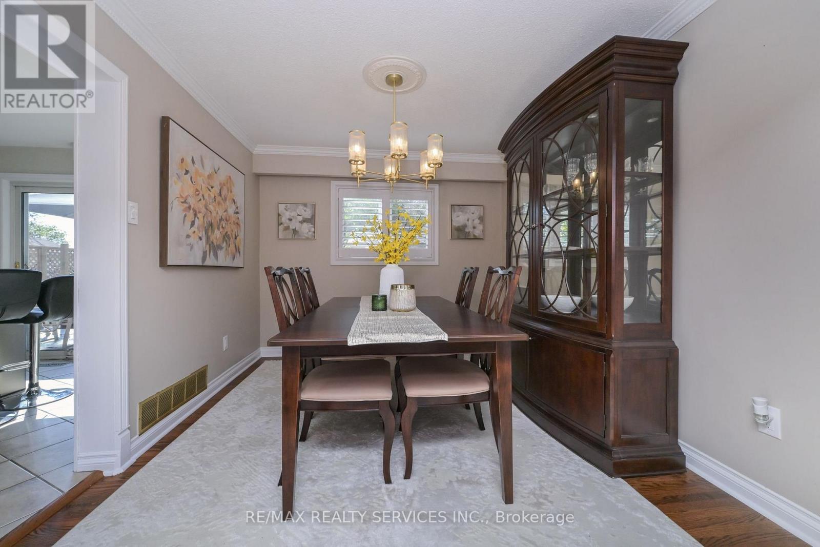 10 Danesbury Crescent, Brampton, ON photo 8