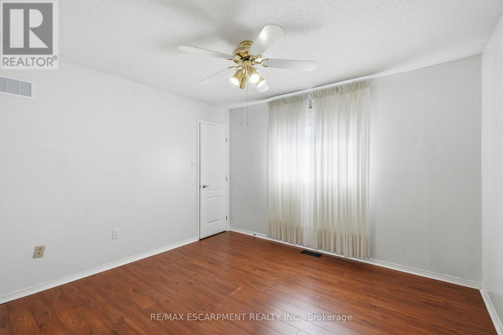 102 COVE CRESCENT - 23