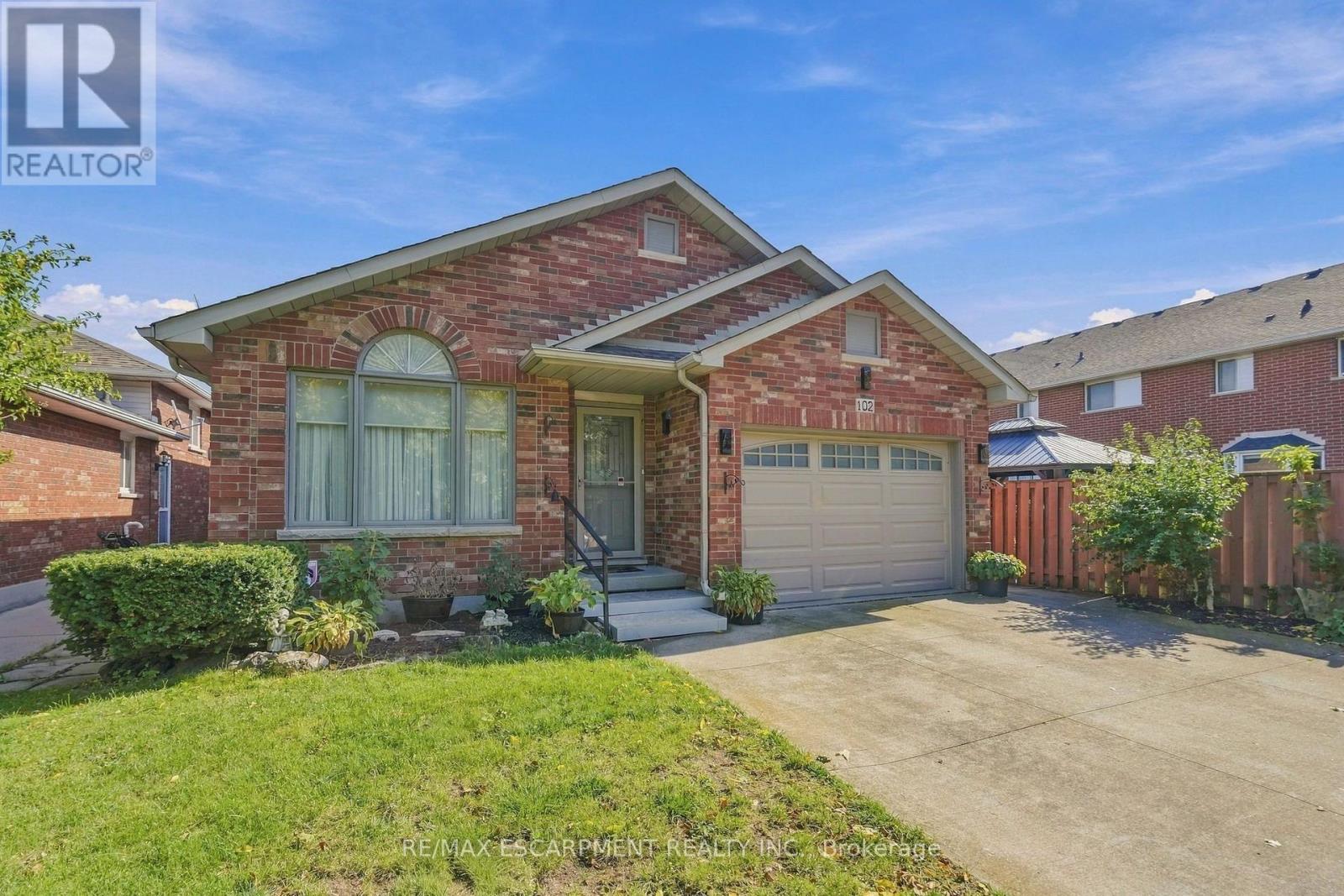 102 Cove Crescent, Hamilton, ON photo 3