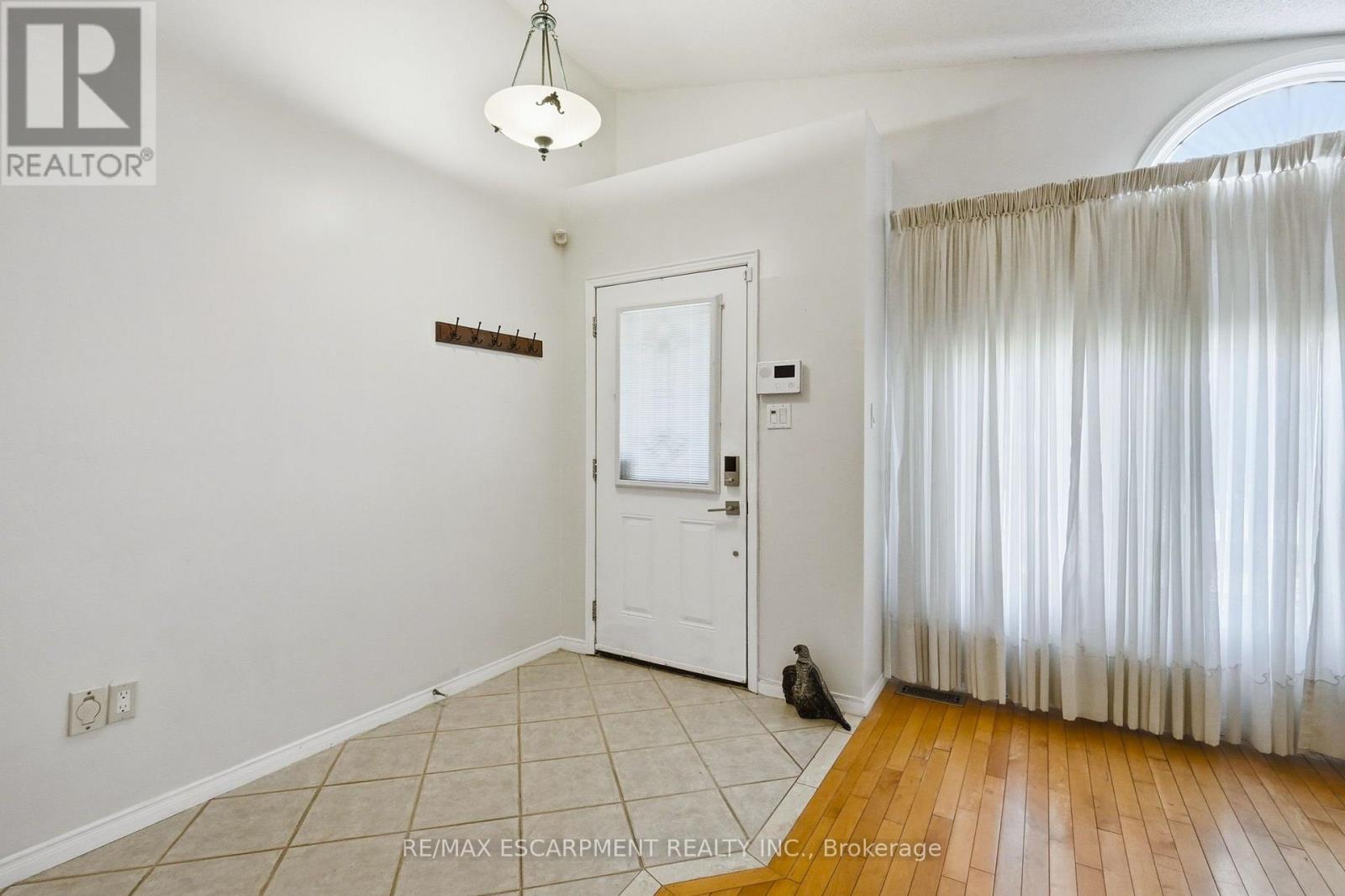 102 Cove Crescent, Hamilton, ON photo 5