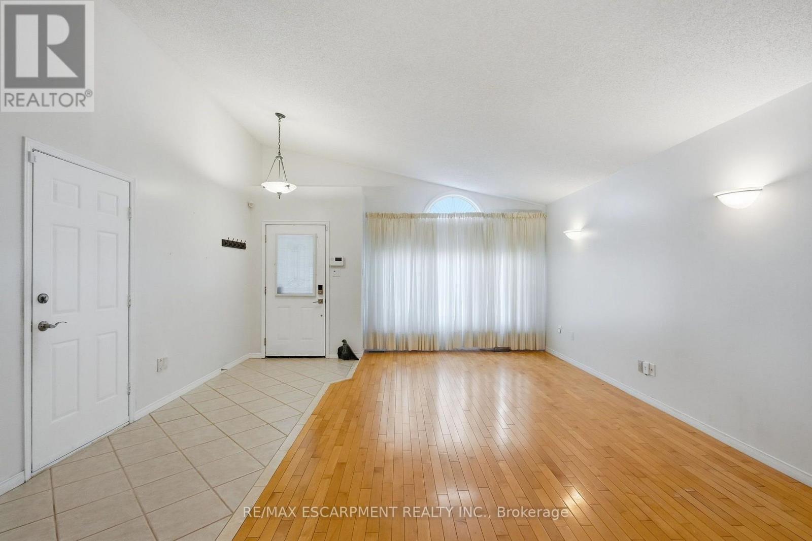 102 Cove Crescent, Hamilton, ON photo 9