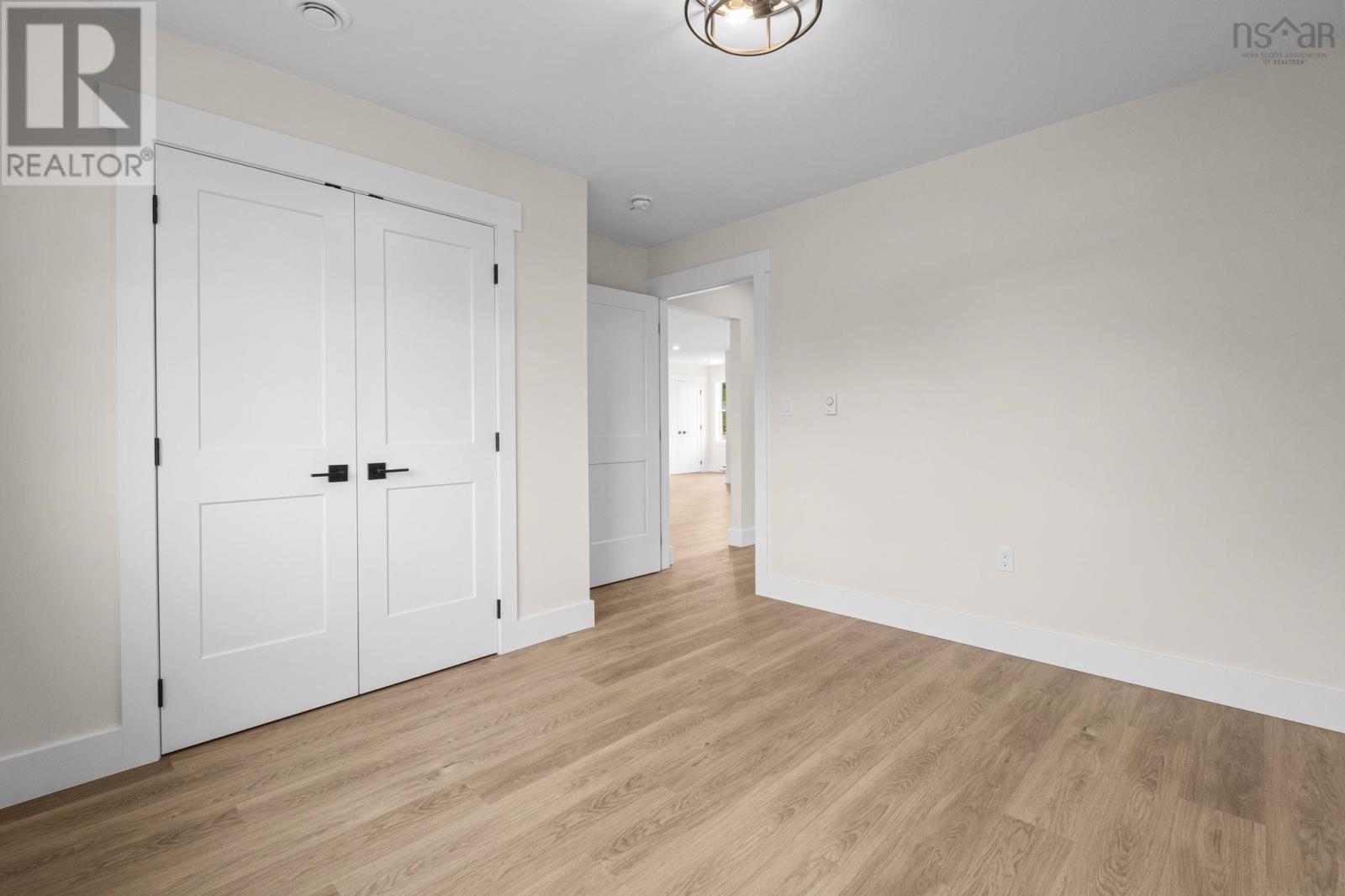 75 Burgess Crescent - 44
