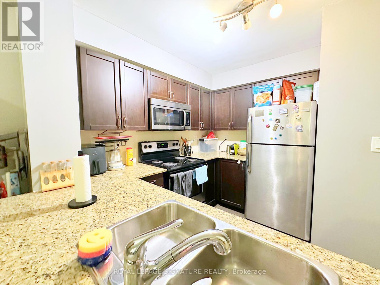 816 Lansdowne Avenue — photo 10