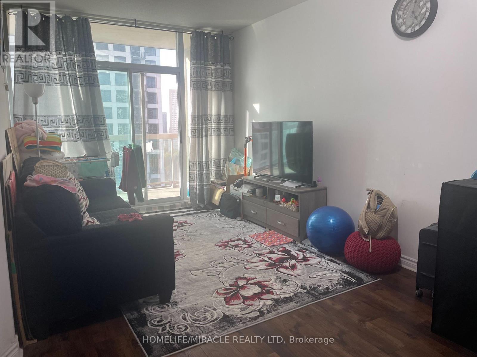 3504 Hurontario Street — photo 7