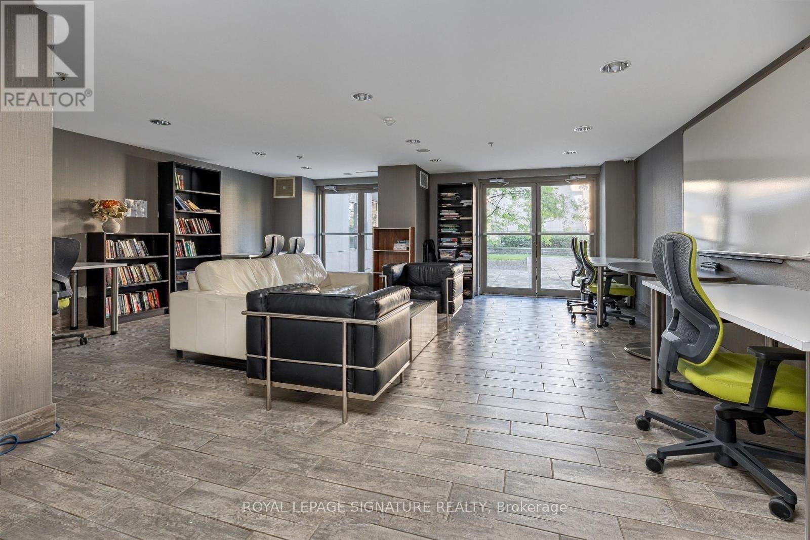 816 Lansdowne Avenue — photo 23