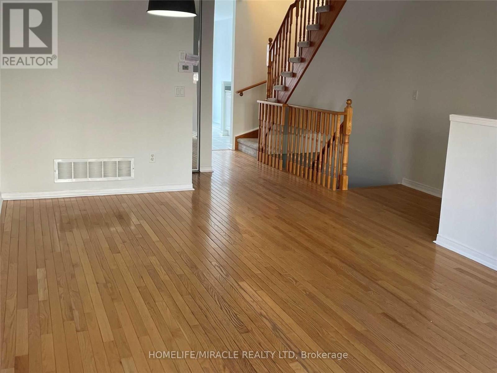 5055 Heatherleigh Avenue — photo 3