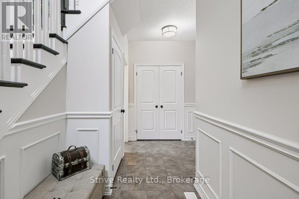 33 Wardlaw Avenue, Orangeville, ON photo 3