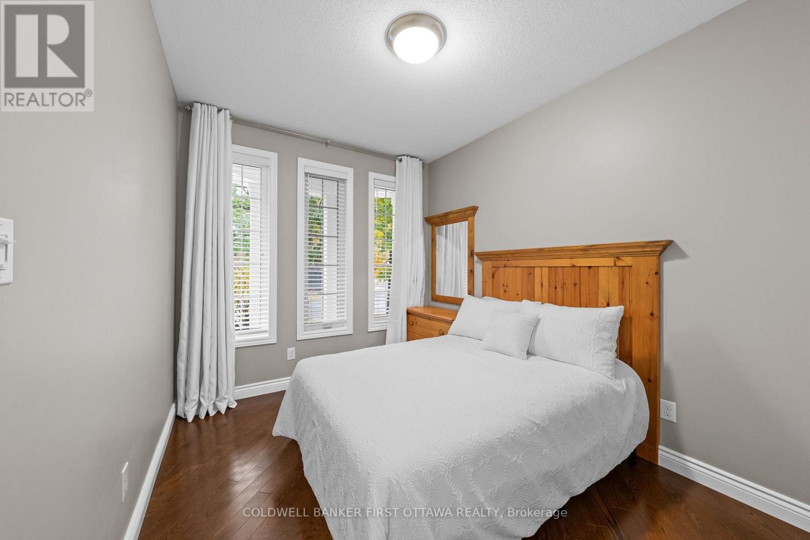 938 Rossburn Crescent — photo 19