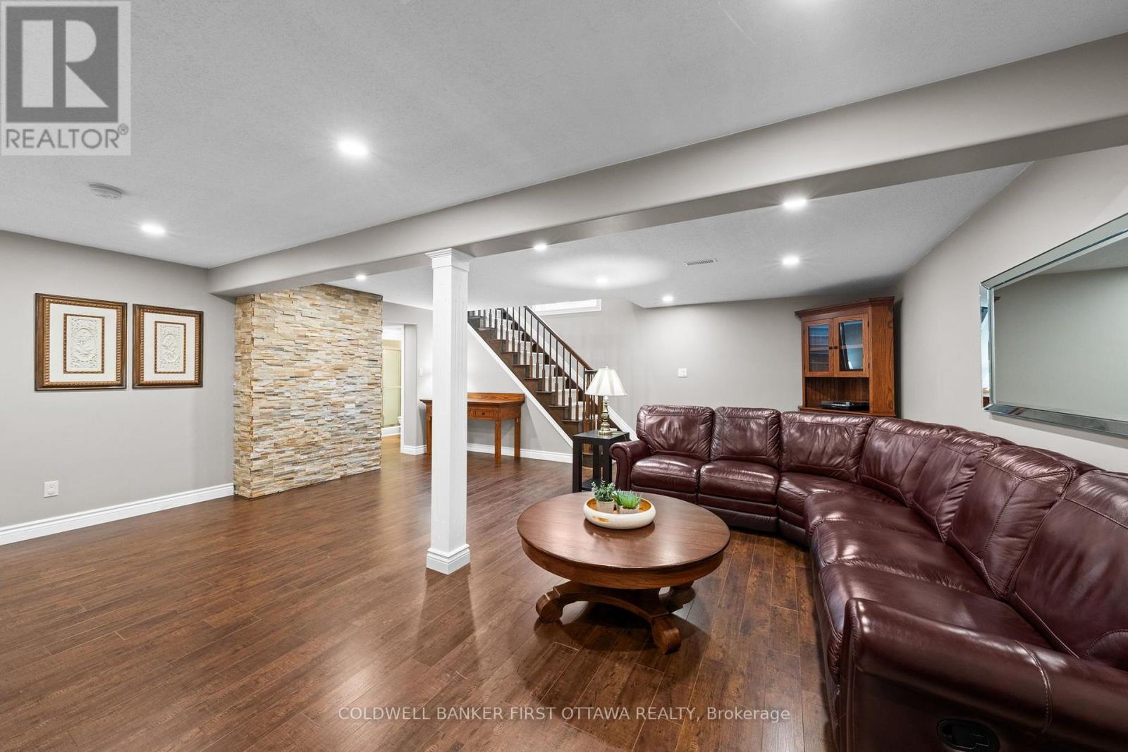 938 Rossburn Crescent — photo 21