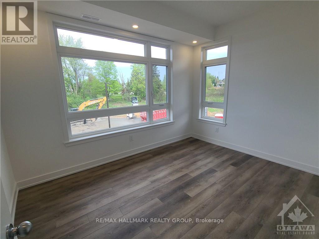 390 Rolling Meadows Crescent — photo 18