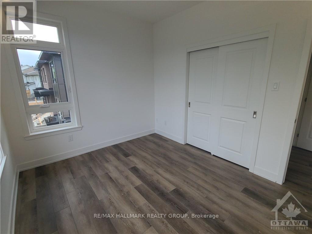 390 Rolling Meadows Crescent — photo 19