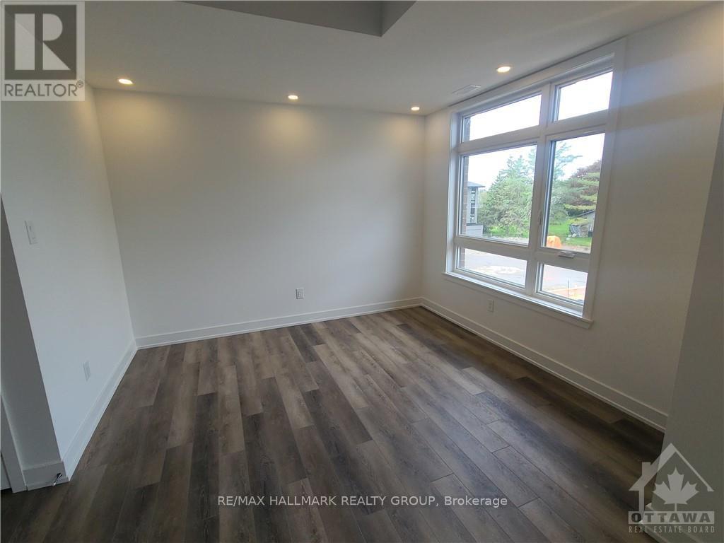 390 Rolling Meadows Crescent — photo 20