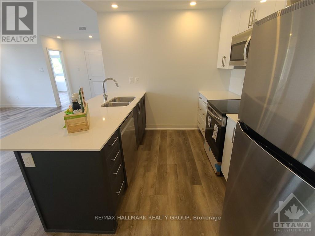 390 Rolling Meadows Crescent — photo 8
