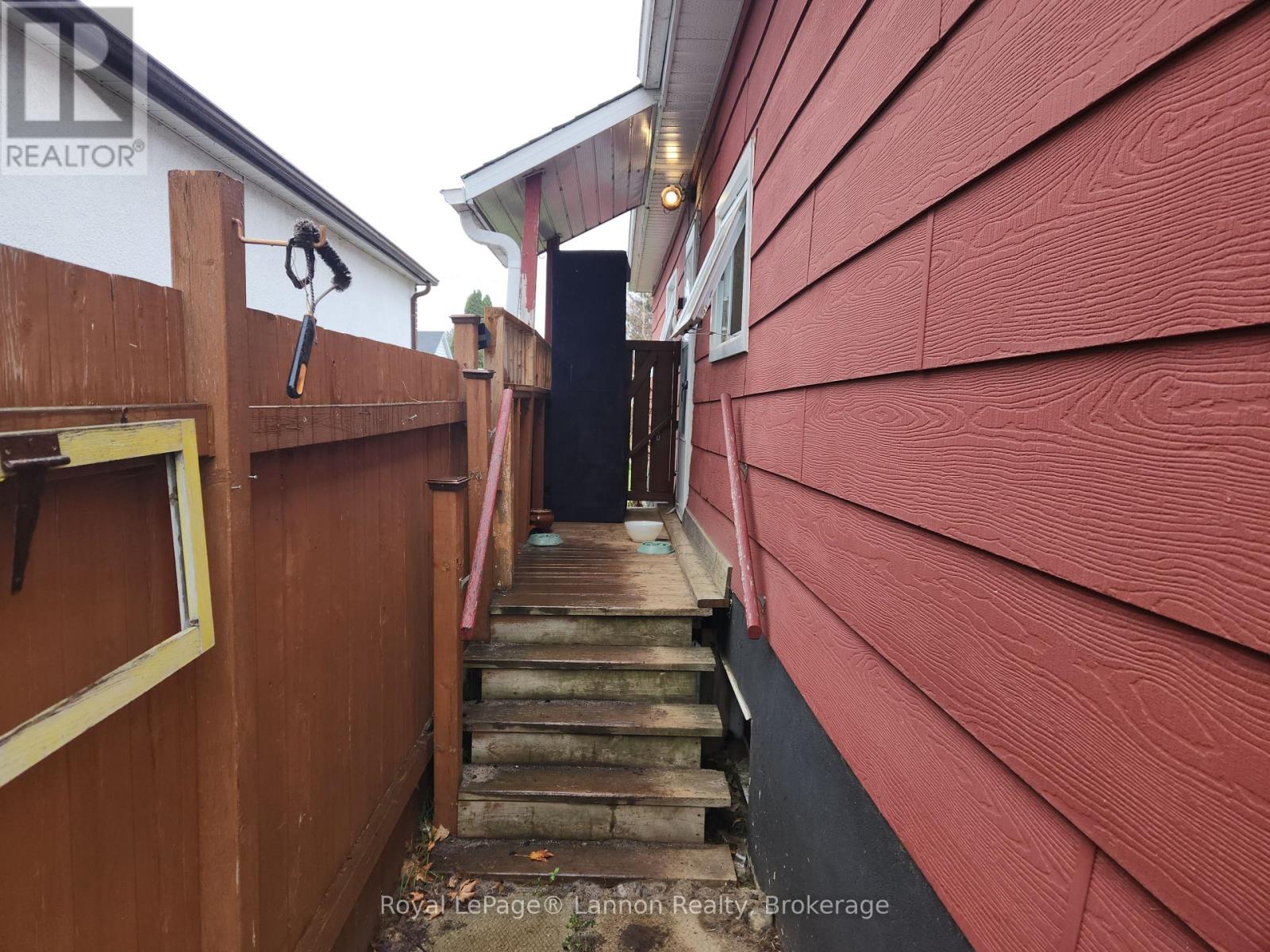 342 AMELIA STREET E - 3
