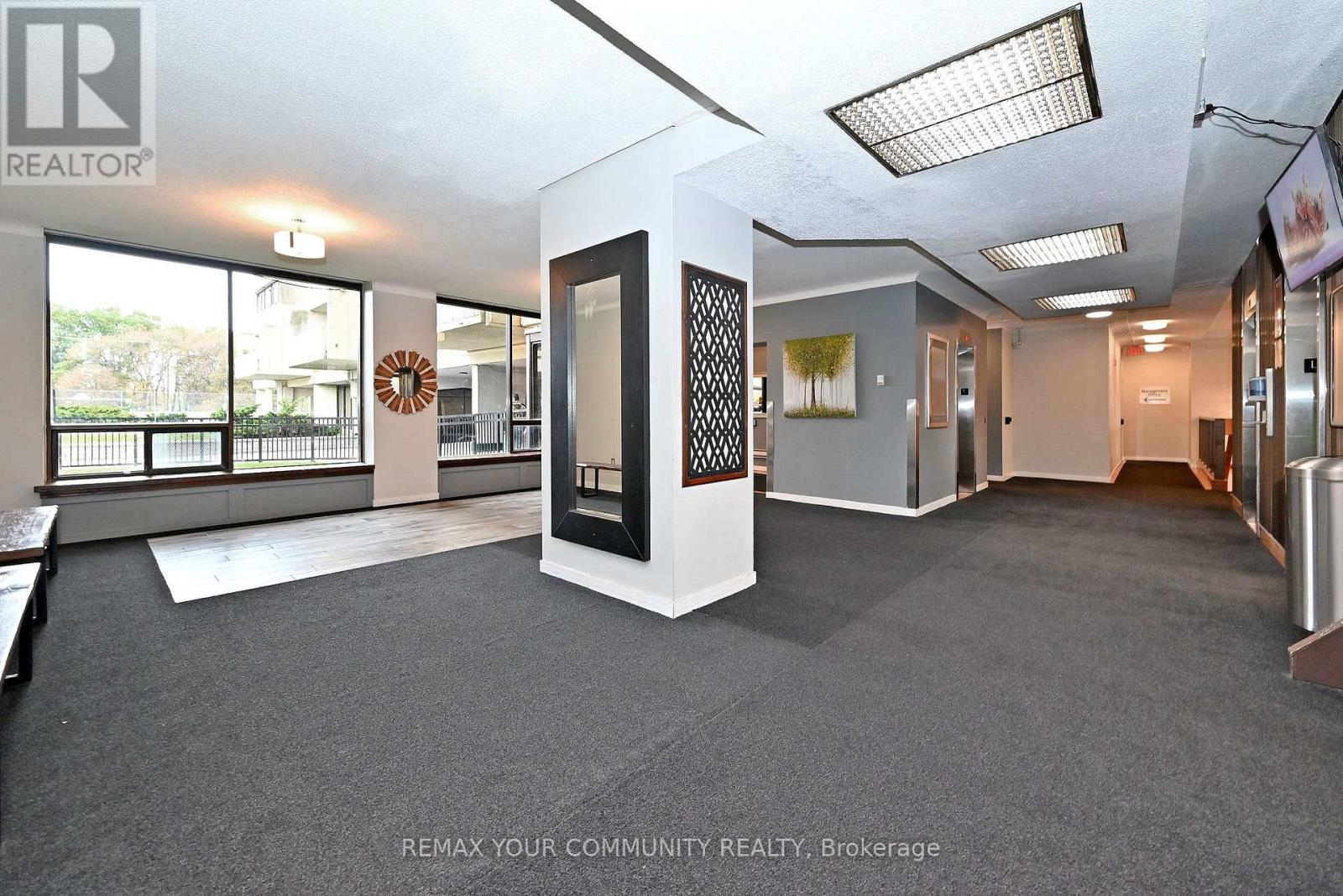 5 Massey Square — photo 3