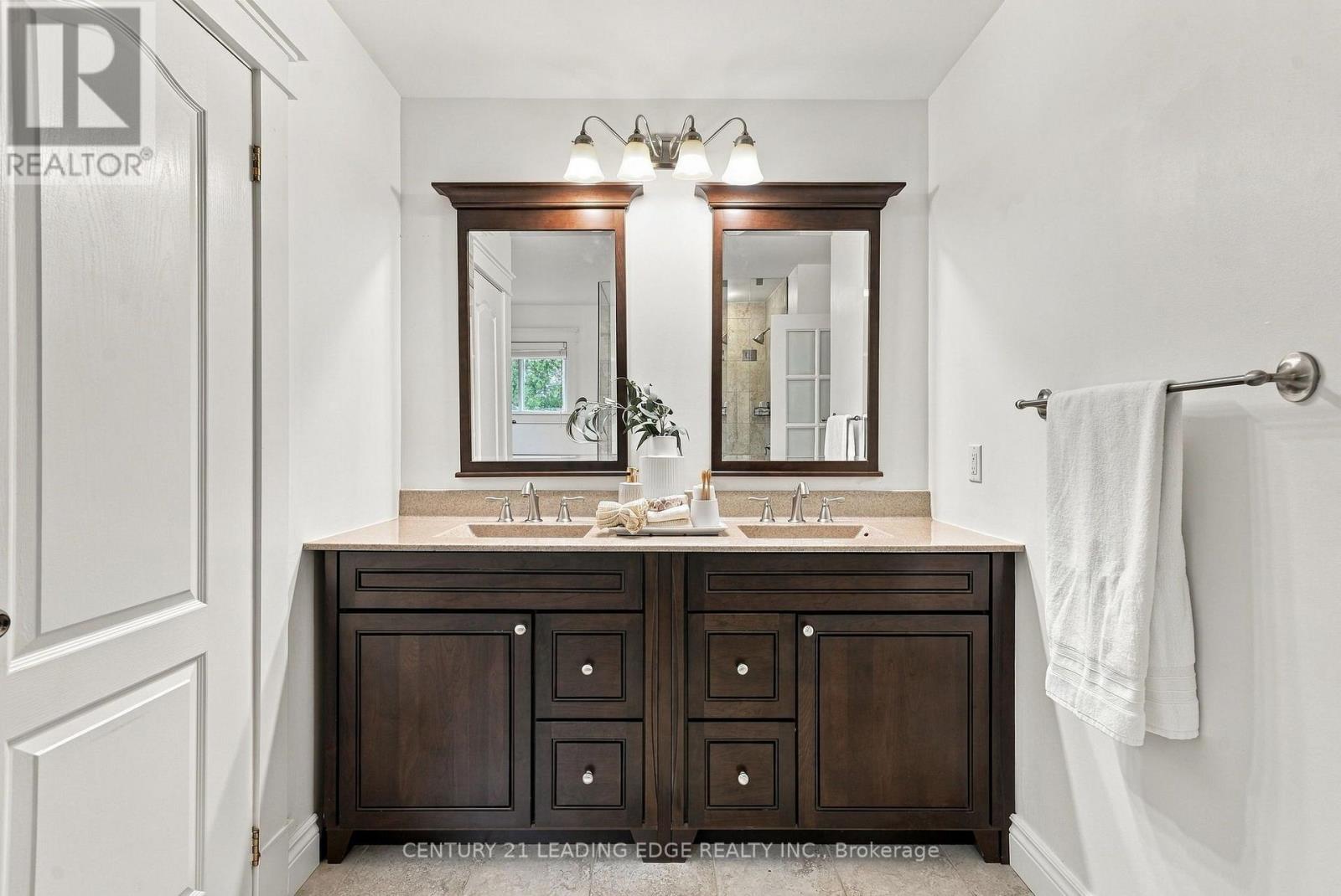 1629 Valley Ridge Crescent, Pickering, ON photo 32
