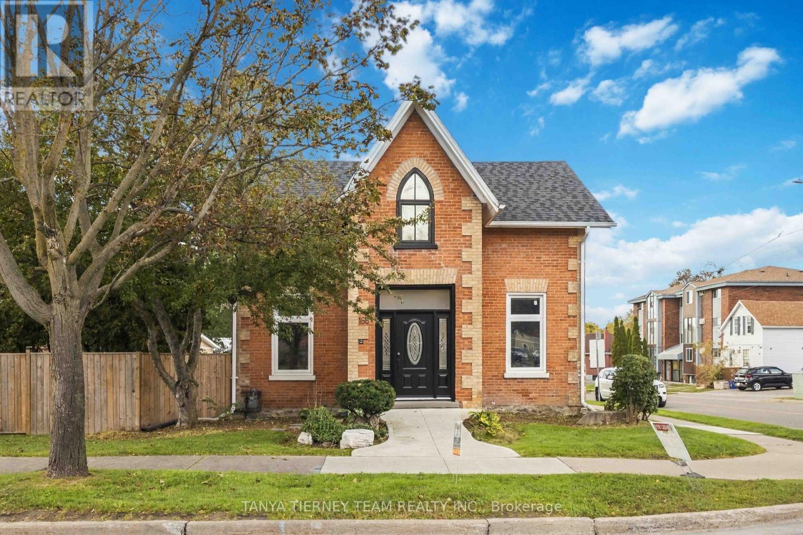 Upper- 168 Centre Street South, Oshawa, ON photo 4