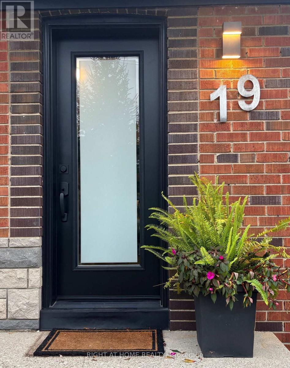 19 FLEMPTON CRESCENT - 1