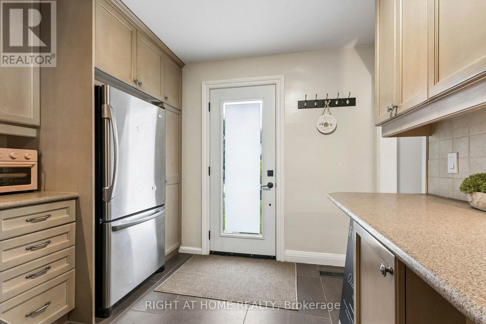 19 FLEMPTON CRESCENT - 4