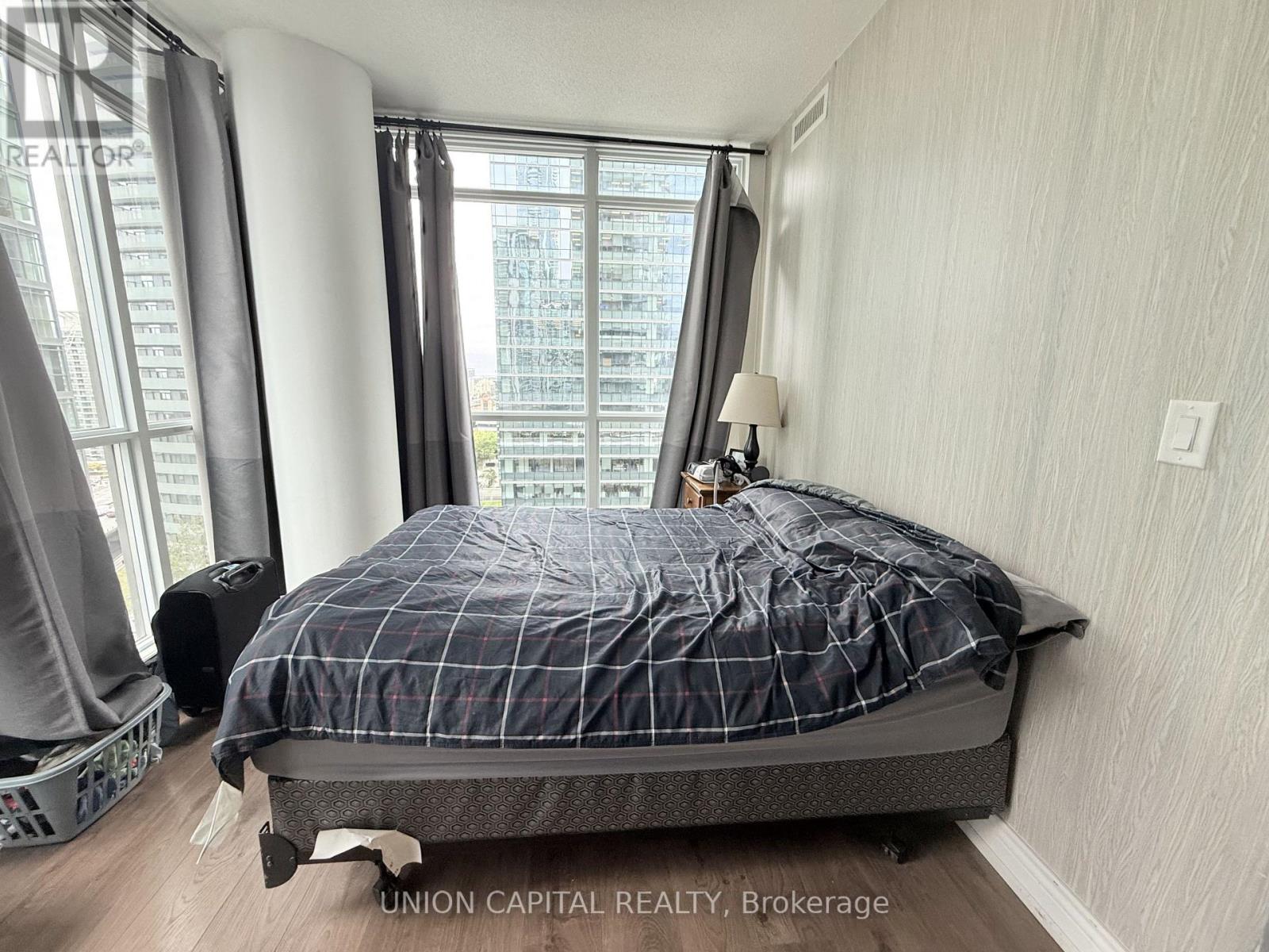 65 Bremner Boulevard — photo 11
