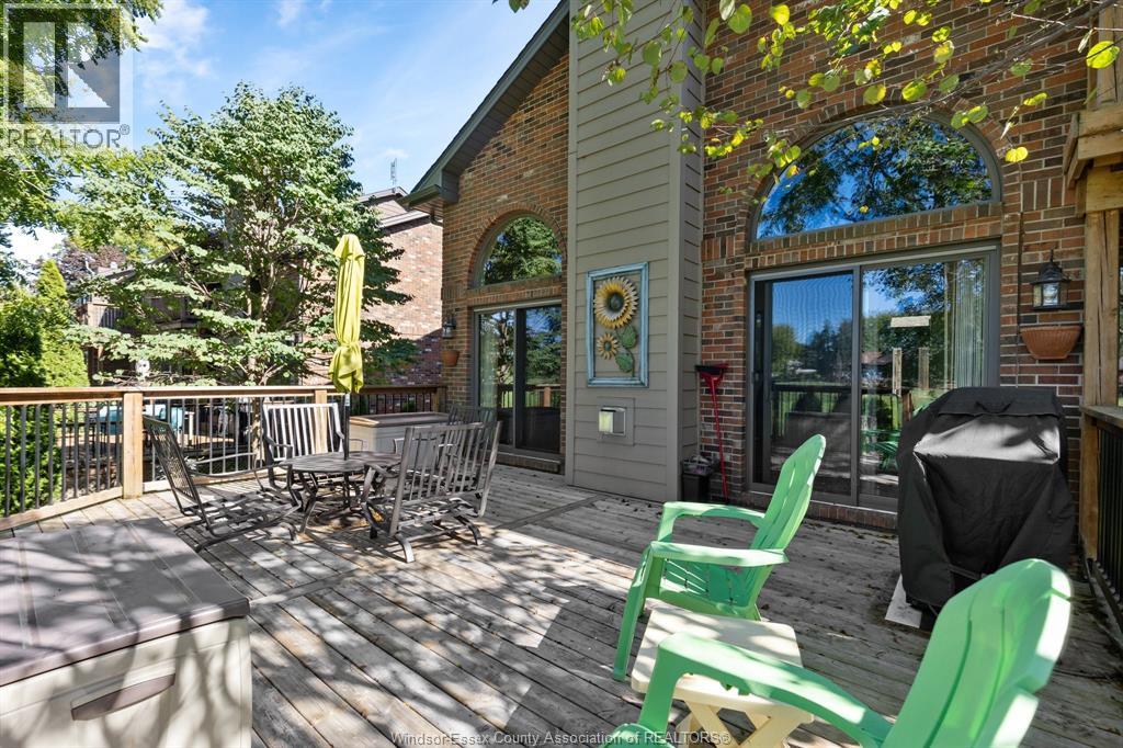 21 Fairway Crescent — photo 32