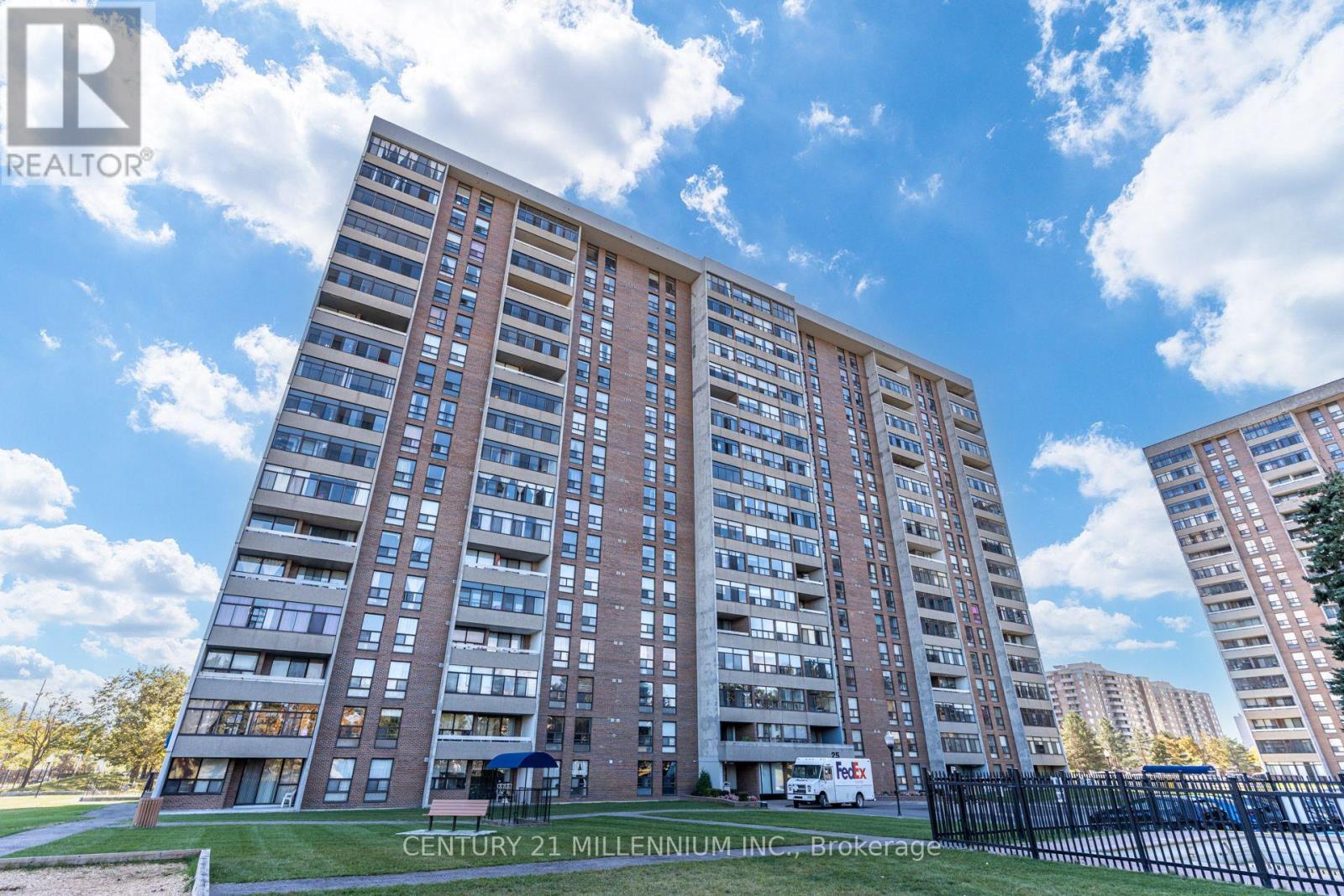 1905- 25 Kensington Road, Brampton, ON