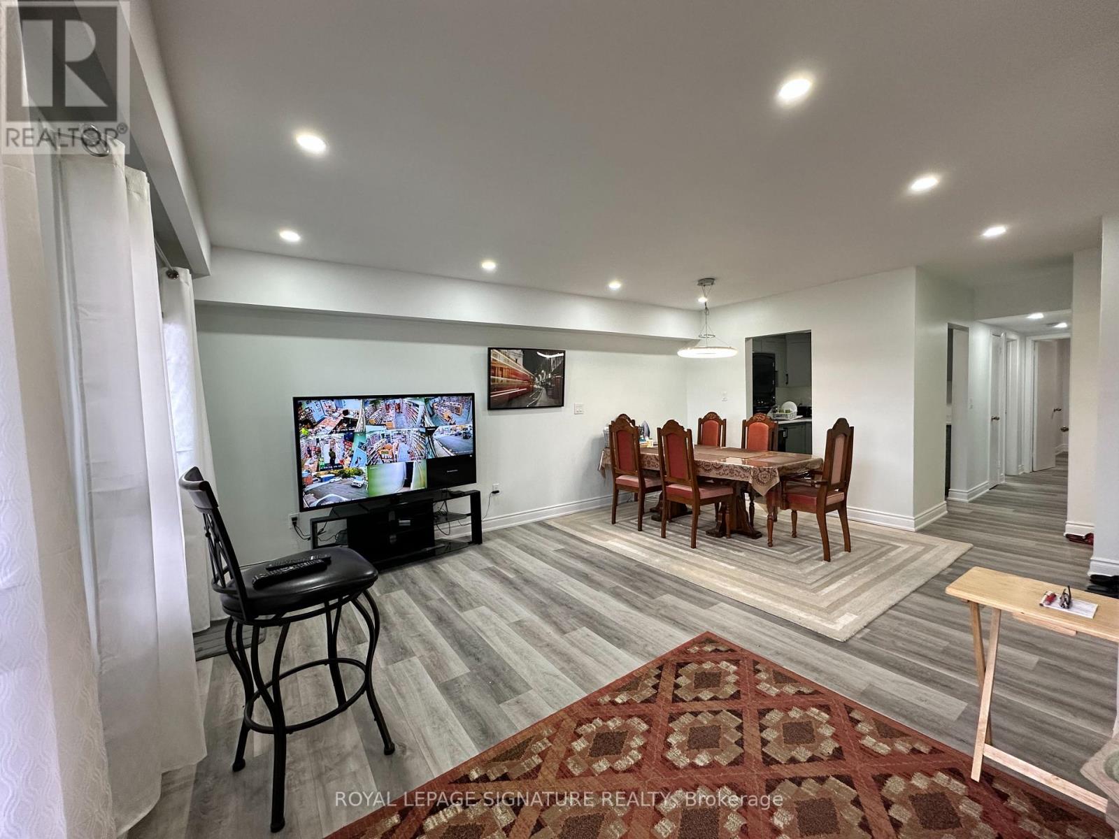 2890 Dufferin Street — photo 12