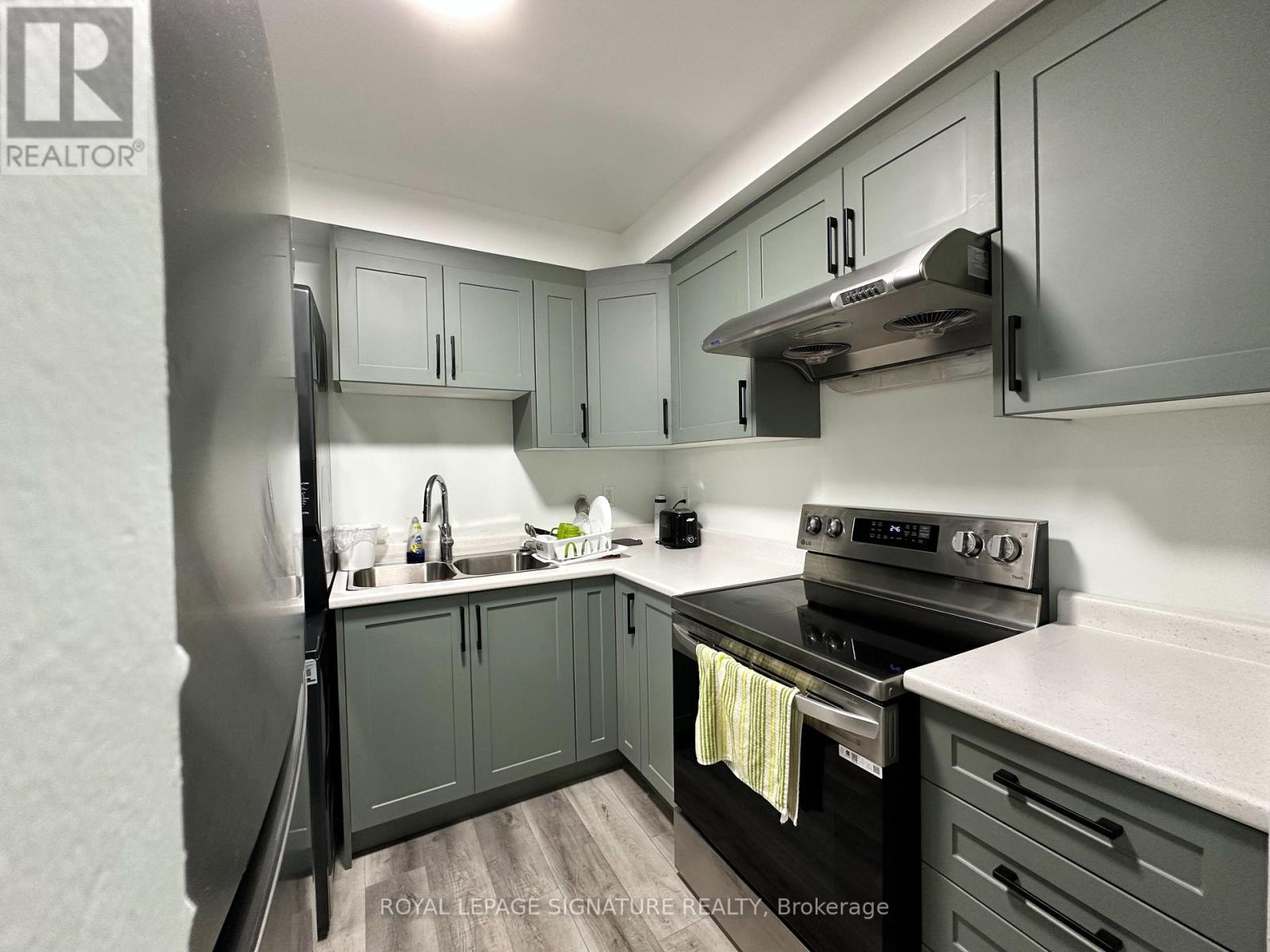 2890 Dufferin Street — photo 17