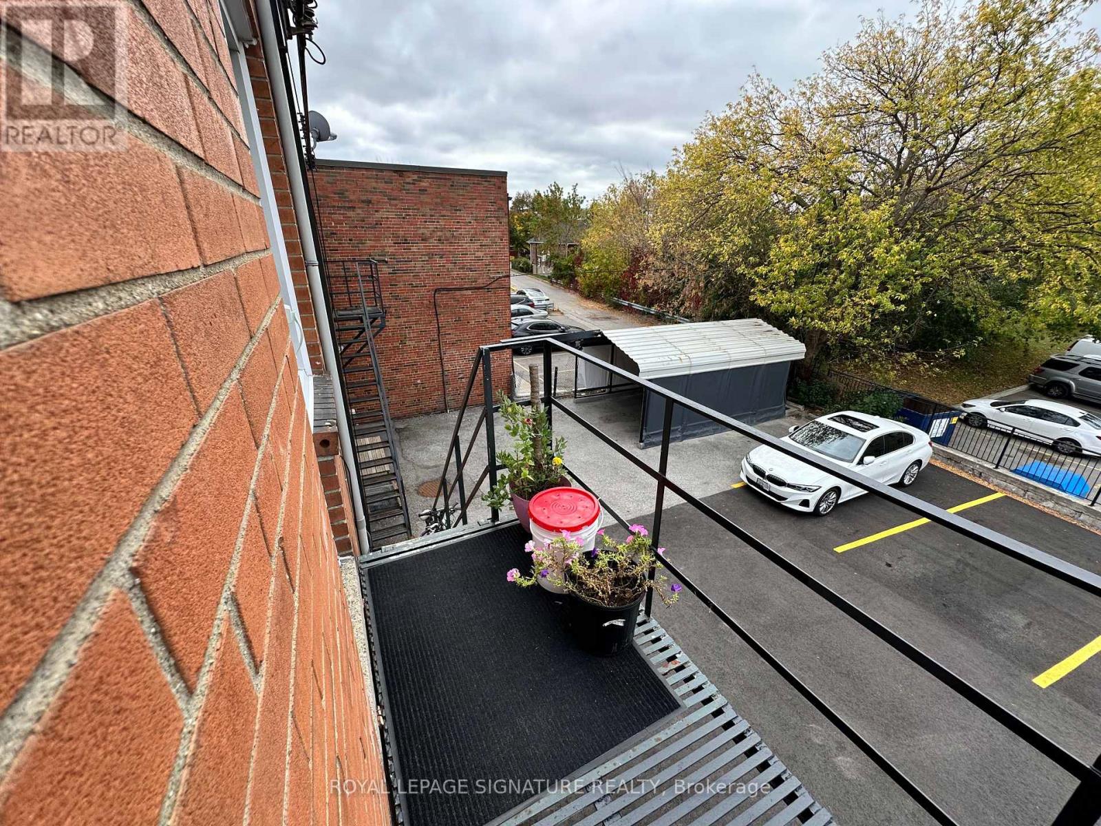 2890 Dufferin Street — photo 23