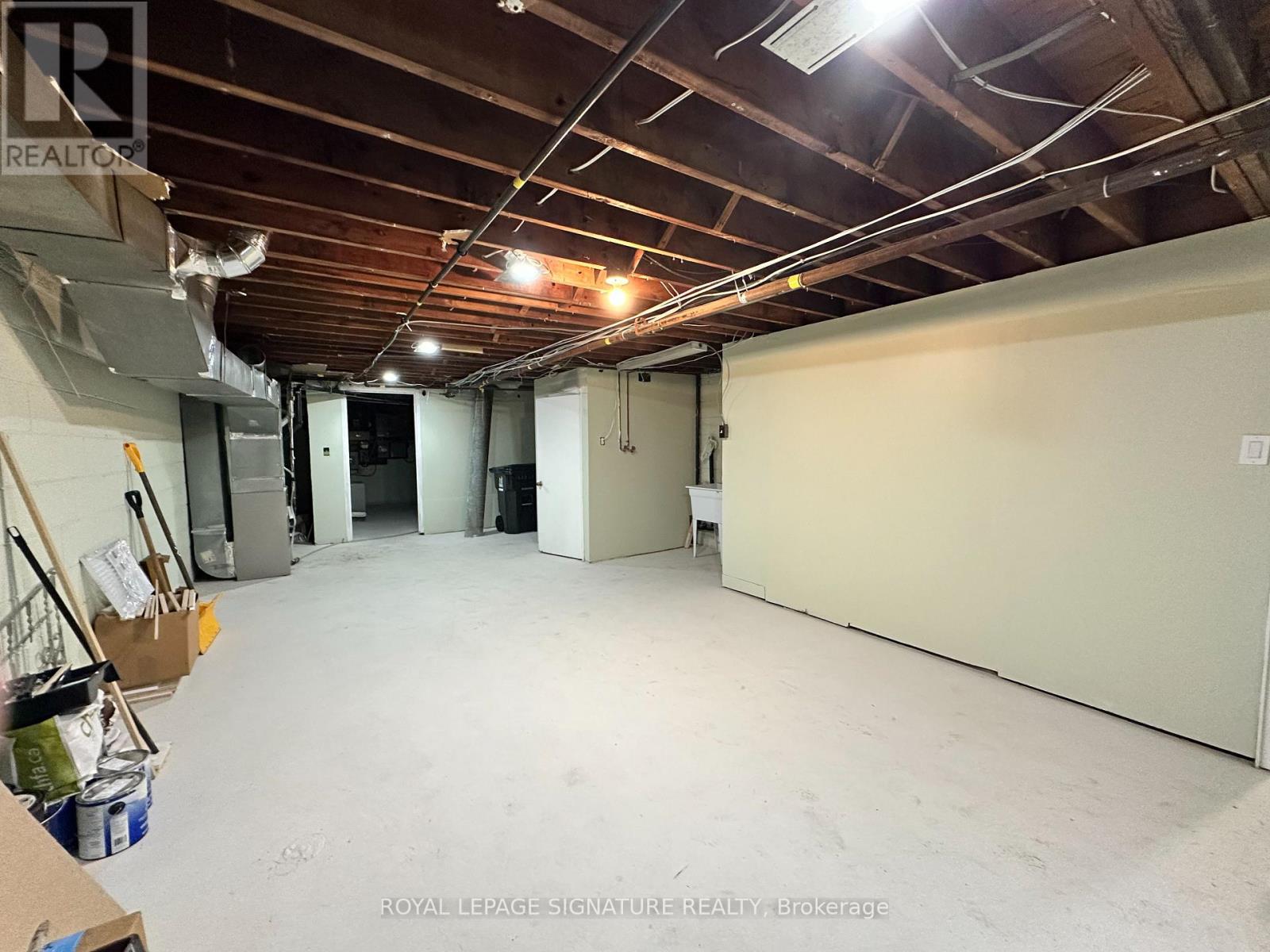 2890 Dufferin Street — photo 32