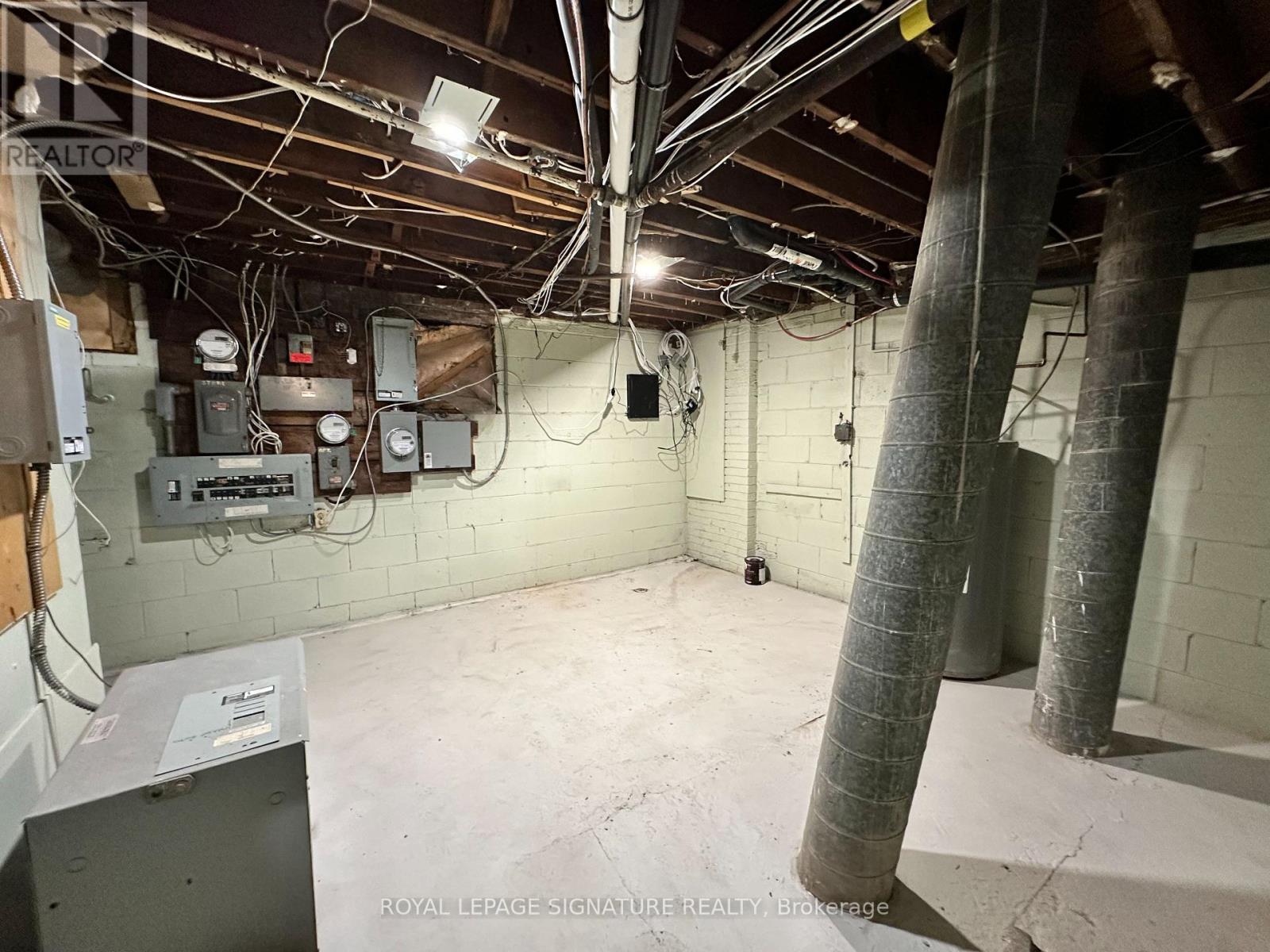 2890 Dufferin Street — photo 37